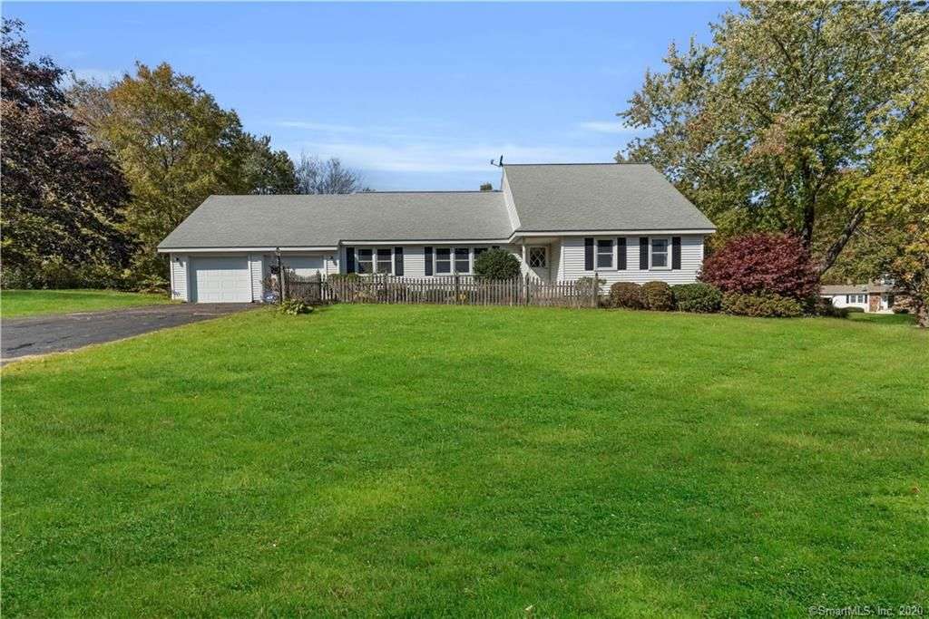8 Colony Rd, East Lyme, CT 06333